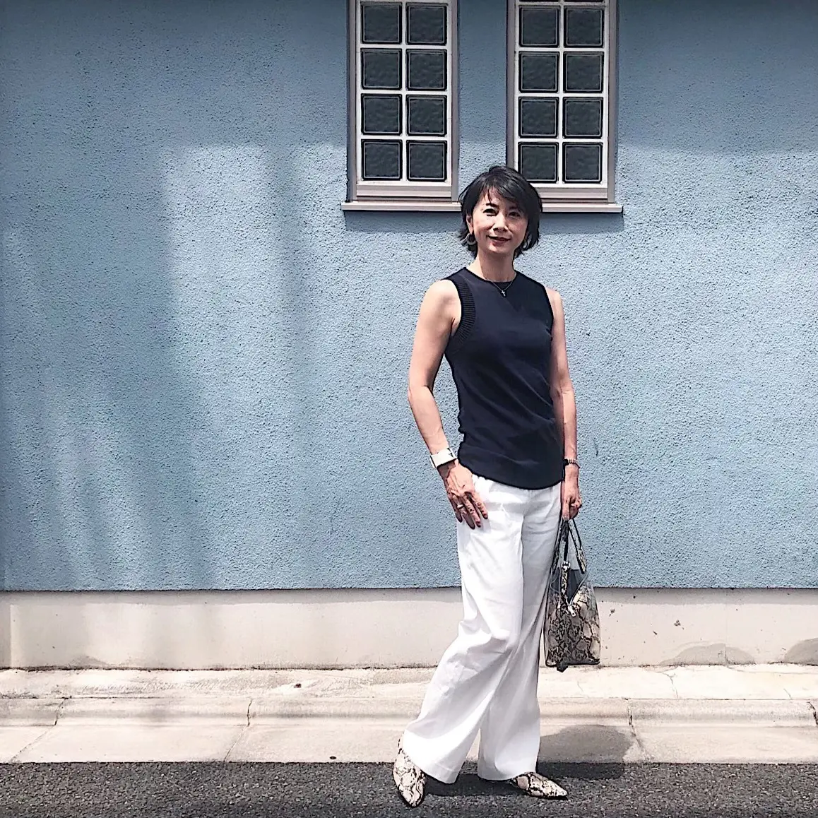 シンプル服に小物でパンチ、が好きです。の画像_1