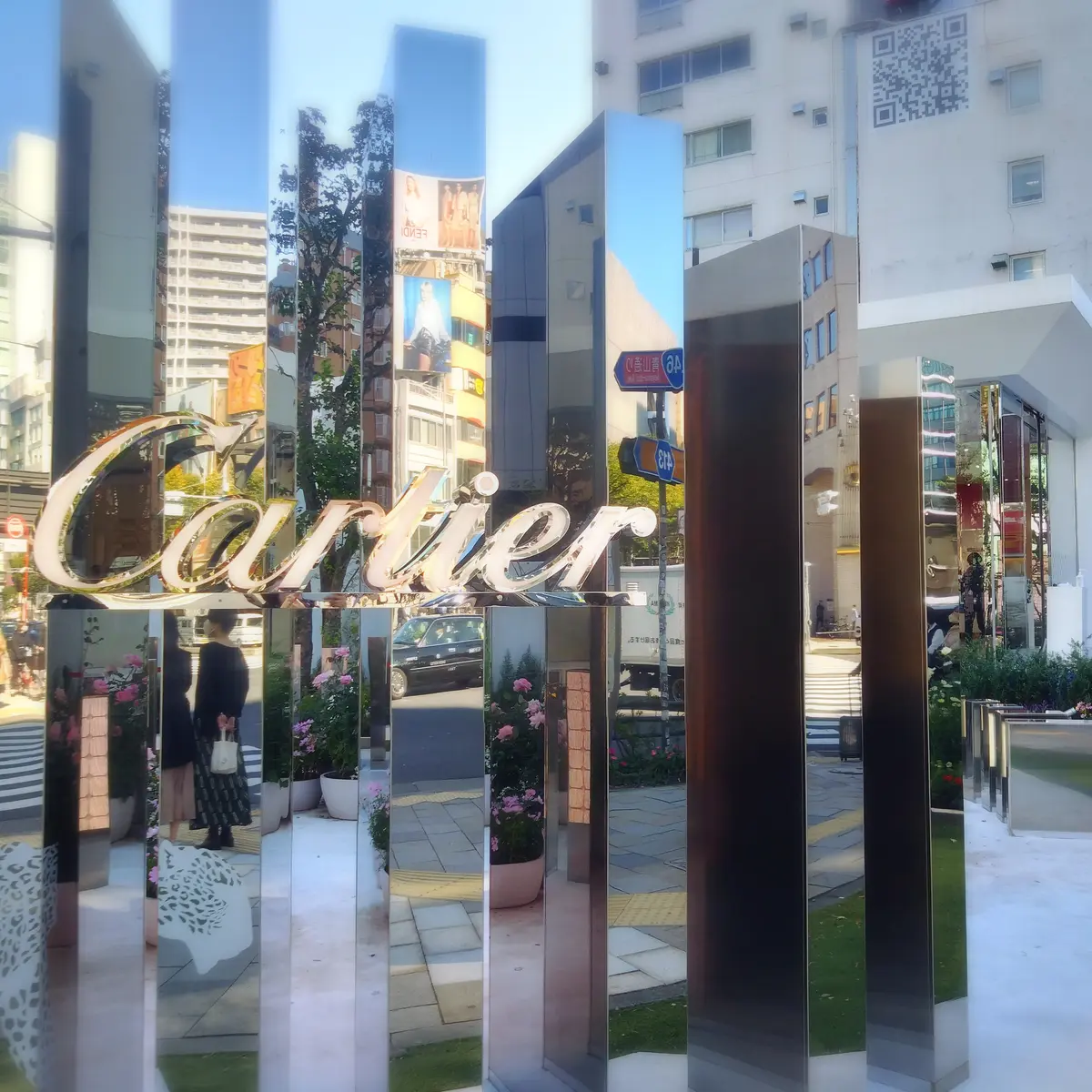 「カルティエフレグランスポップアップ」表参道、表参道交差点