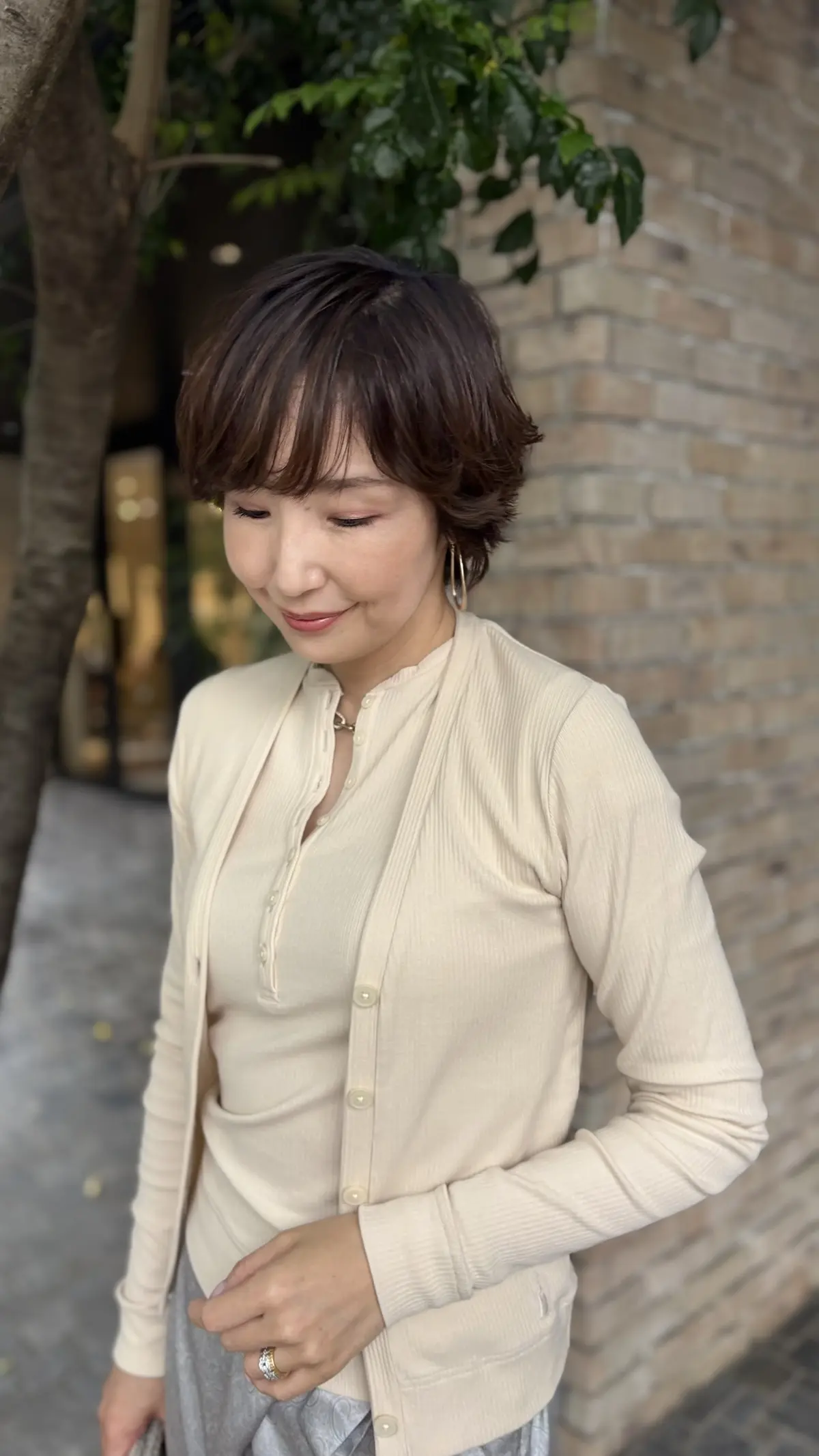 シンプルコーデには光沢をプラスの画像_10