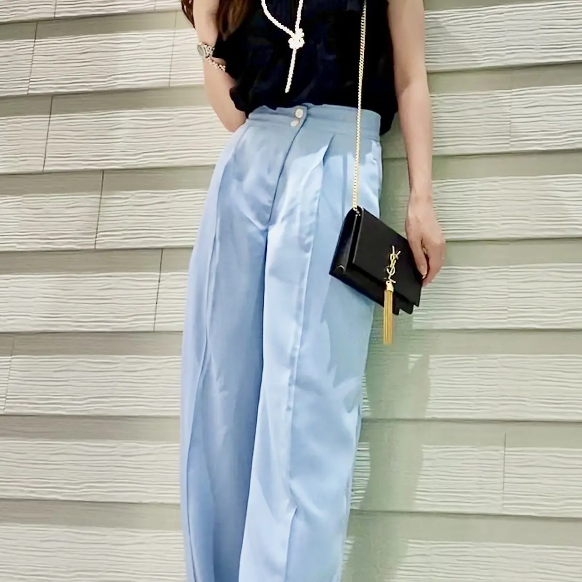 ワイドパンツのファスナーは斜めカット