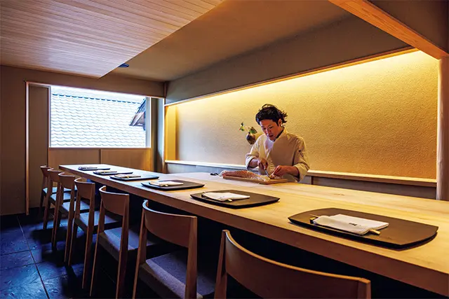 トークとともにリズミカル に料理を提供する宮下さん