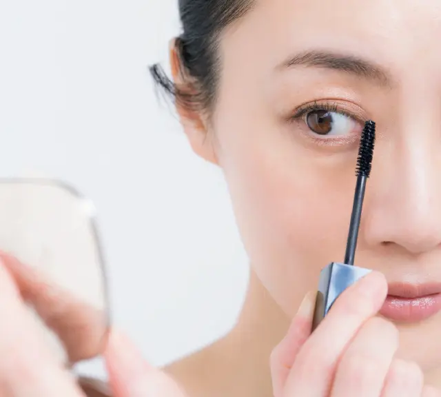 目頭、目じりの隠れまつ毛をしっかり掘り起こす