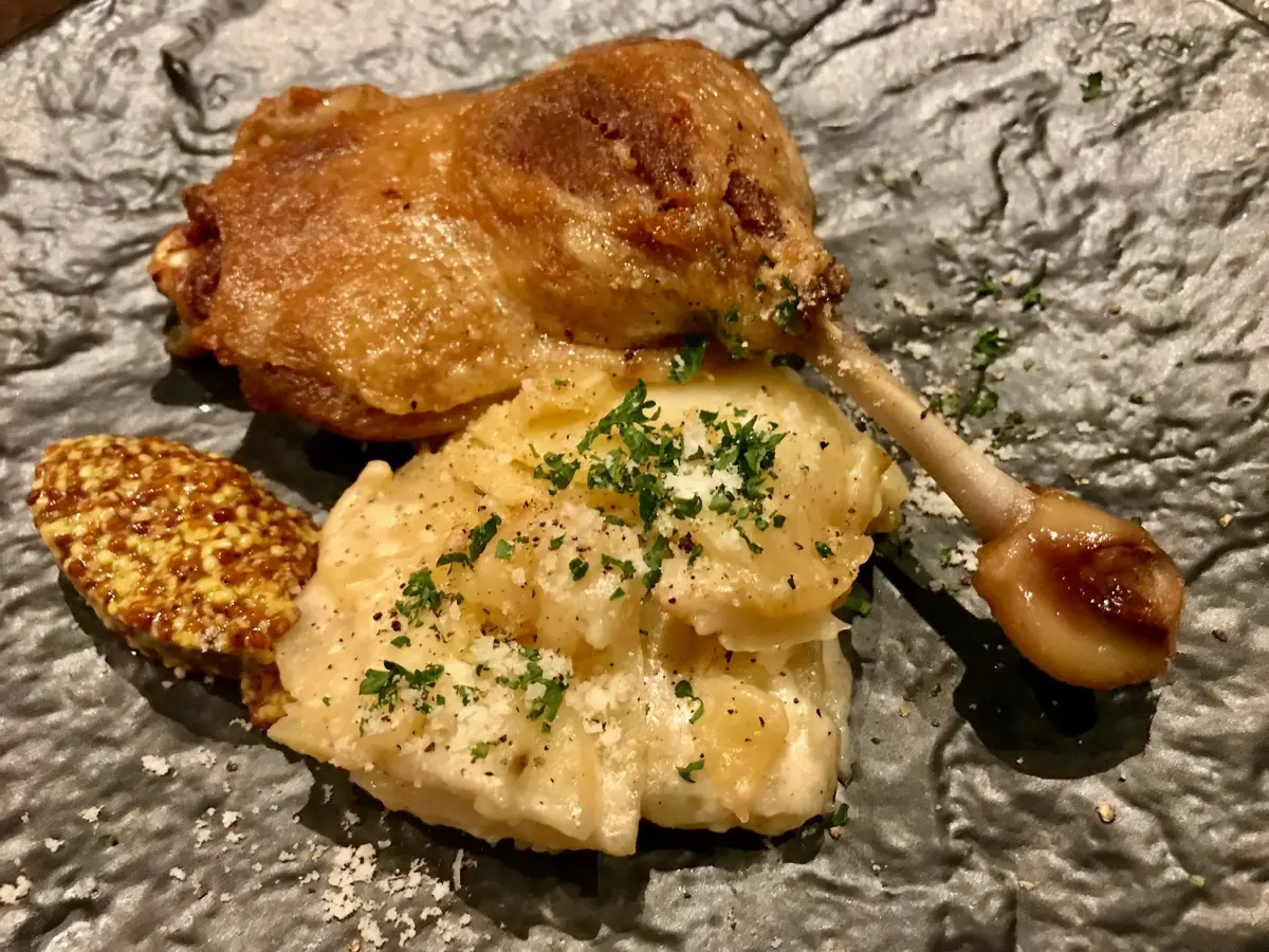 鴨モモ肉のコンフィ