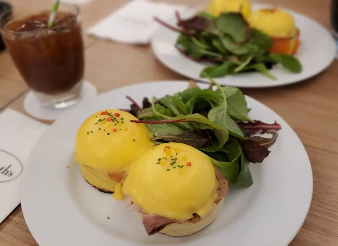 見た目も可愛いエッグベネディクト。