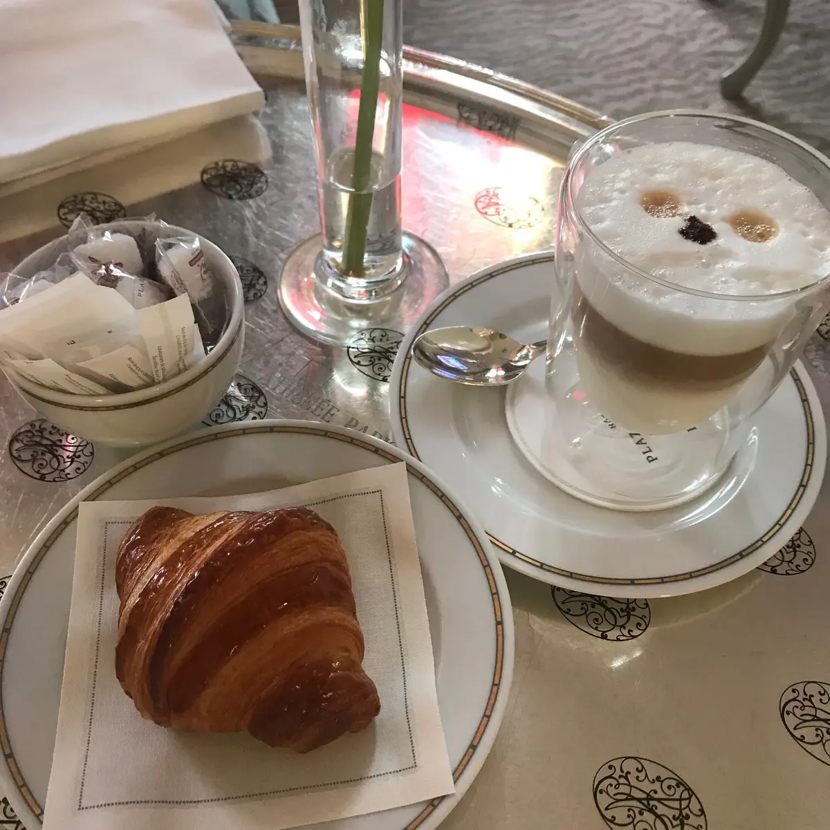 生きるために食べるべきで、食べるために生の画像_3