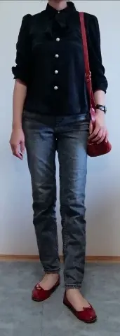 クレドランのがま口バッグとれペットのバレエシューズを差し色にして(いずれも赤です)コーディネイトしてみました。