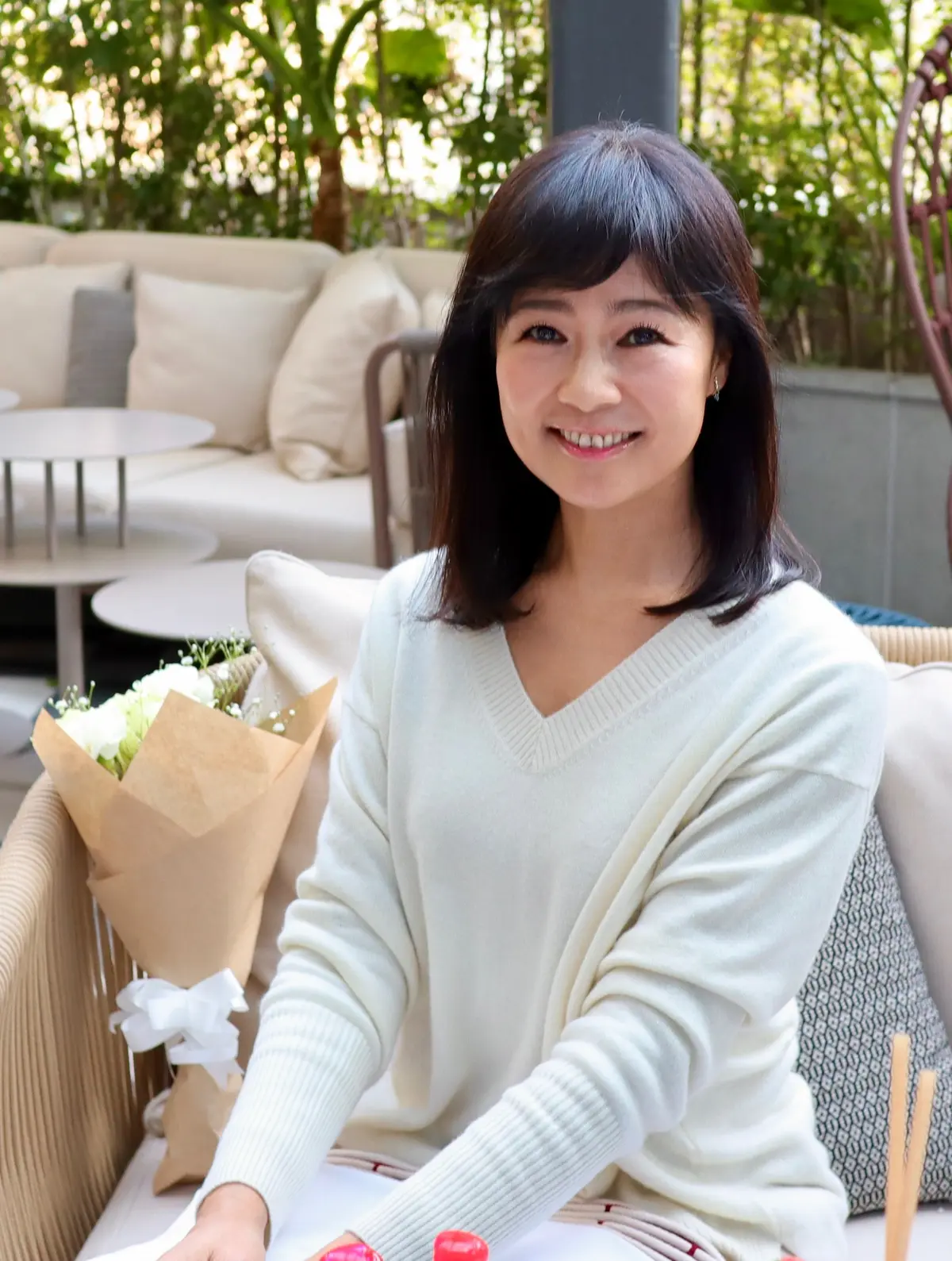 District – Brasserie, Bar, Lounge、キンプトン新宿東京、ディストリクト ブラッスリー・バー・ラウンジ、テラス、テラス席、ソファ、ソファ席、ランチ、アフタヌーンティー、いちごアフタヌーンティー、新宿、ホテル、白、白ニット、カシミヤ、カシミヤ100%、SDGS、ボブ、ミディアムヘア、春服、冬服、ヘアチェンジ、イメチェン、いちご、暖かい、柔らかい、Ｖネック、スタイルアップ、ゆるり感、さりげない、春コーデ、春服コーデ、冬コーデ、春ファッション、テーブル席、キレイめニット、いちご、ピンク、アフタヌーンティー、いちごアフタヌーンティー、ピンクアフタヌーンティー、いちごドリンク、スペシャルドリンク、ランチ、カフェ、可愛い、綺麗、美味しい、楽しい、嬉しい、幸せ、キレイめ、キレイめヘア、キレイめヘアカラー、UNIQLO、ユニクロ、花束、可愛い、綺麗め、きれいめ、幸せ、爽やか、気持ちいい、気持ちのいい空間、くつろぐ、ゆったり、プライベート感、特別感、貸し切り状態、新鮮、爽やか、穏やかな時間、寛ぐ、くつろぐ空間、くつろぐ席、ゆったり席。