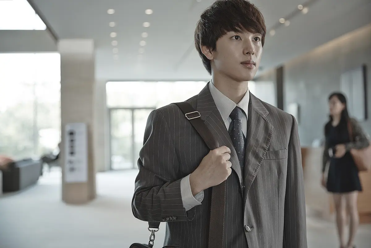 主人公チャン・グレ役のイム・シワンはアイドル出身俳優の代表格。U-NEXTにて配信中　© CJ E＆M Corporation, all rights reserved