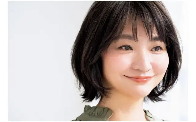 トップと耳横にボリュームを出し、ひし形フォルムを目ざす。それが小顔印象の決め手に