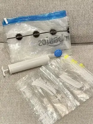 ルームスプレーと衣類用圧縮袋が旅のストレスを軽減