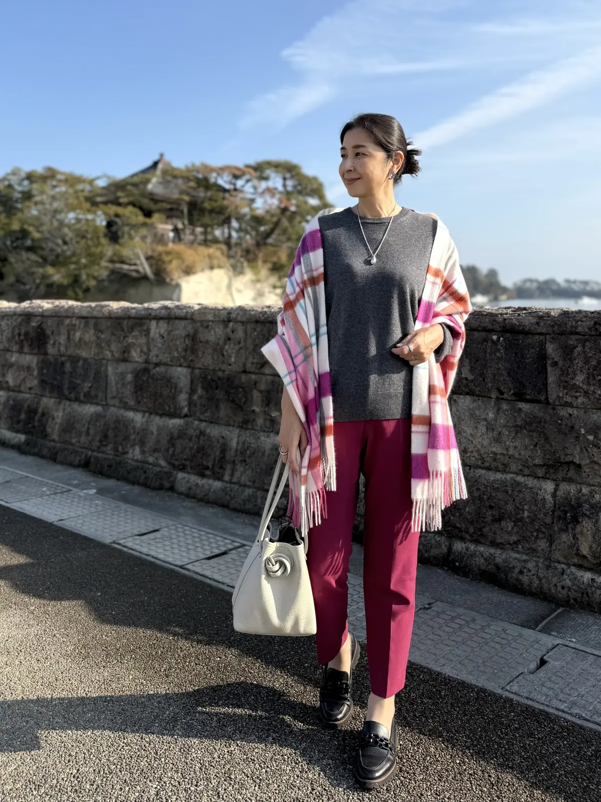 エクラ 華組　松ヶ崎由紀子さん　ストールコーデ　全身　Joshua Ellis