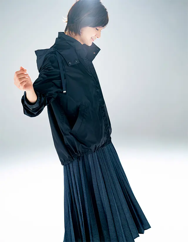 【コクーン・ブルゾン】重宝なナイロンタフタのアウターは、さりげなくヒップも包み込むシルエットで