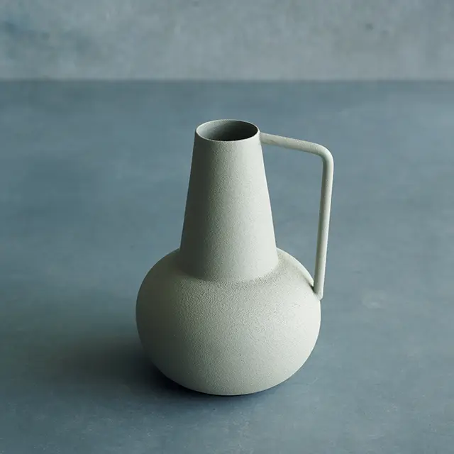 ニュアンス色のアイアンで魅せるモダンなたたずまい