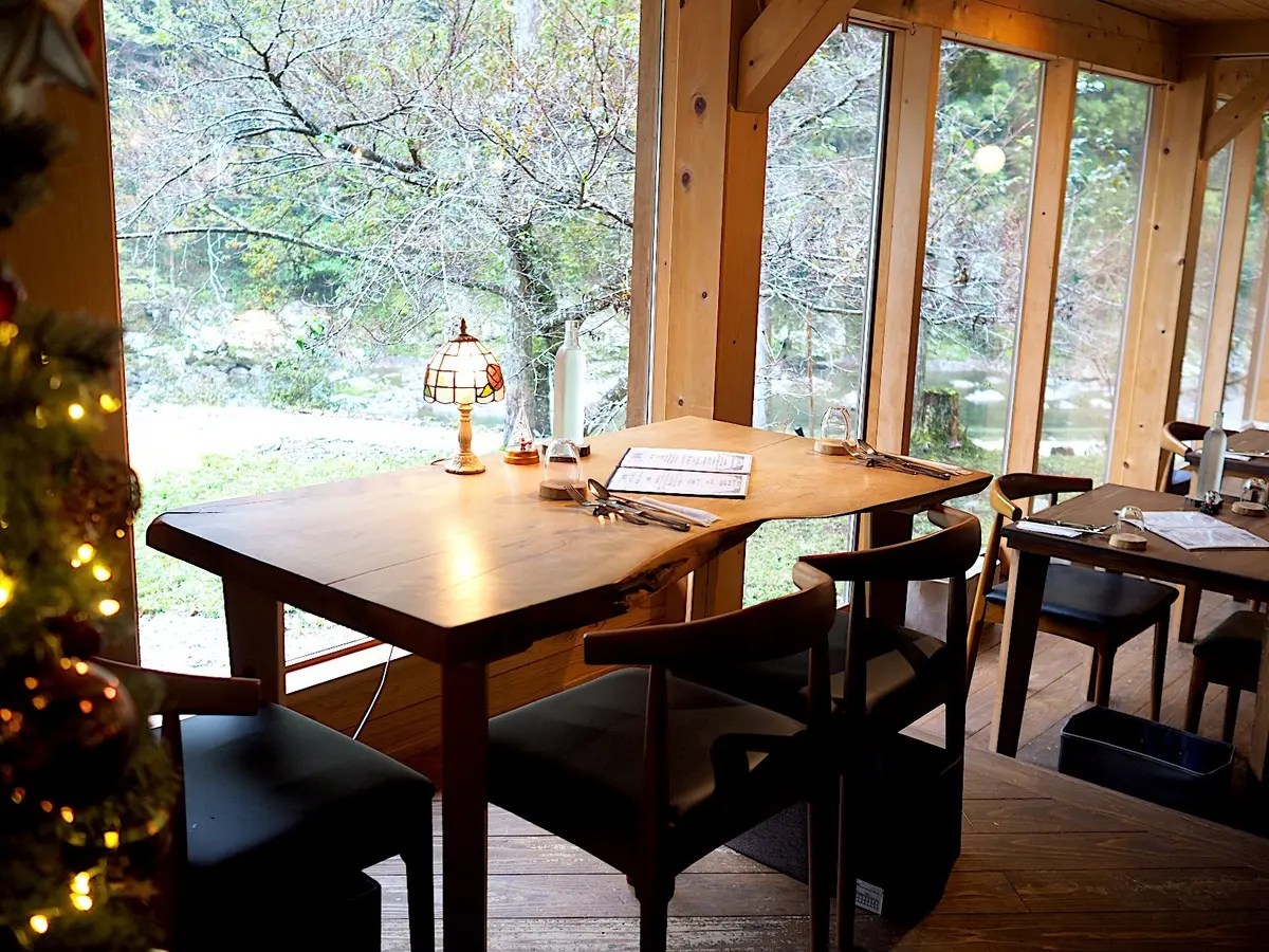 ランチコーデにH&Mボウタイブラウス♡ の画像_5