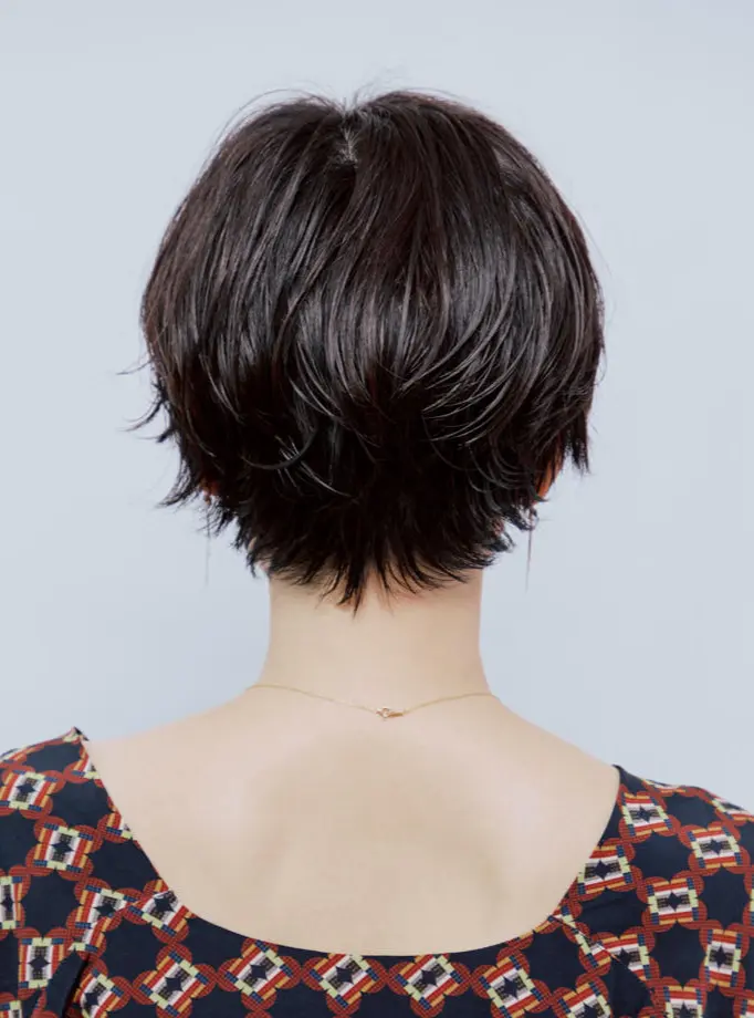 Webエクラ 後から見たショートヘアスタイル