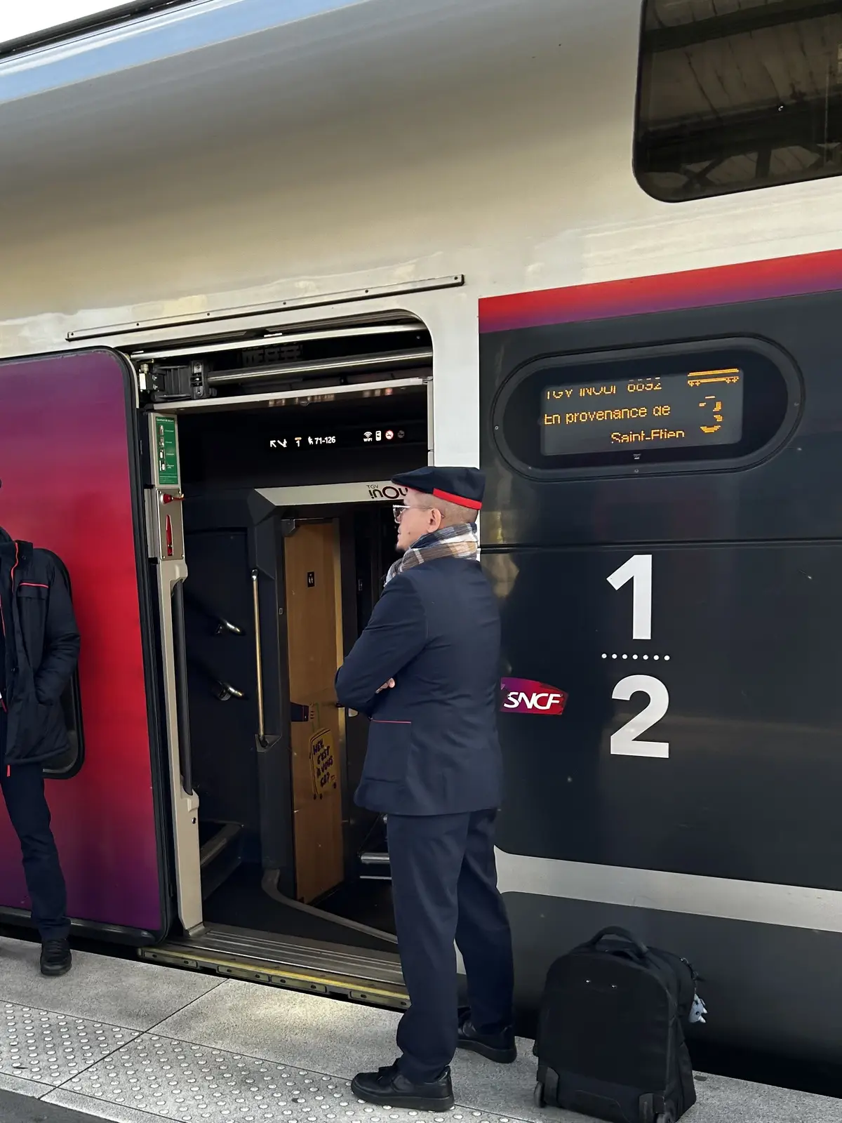 電車　鉄道の旅　新幹線　TGV