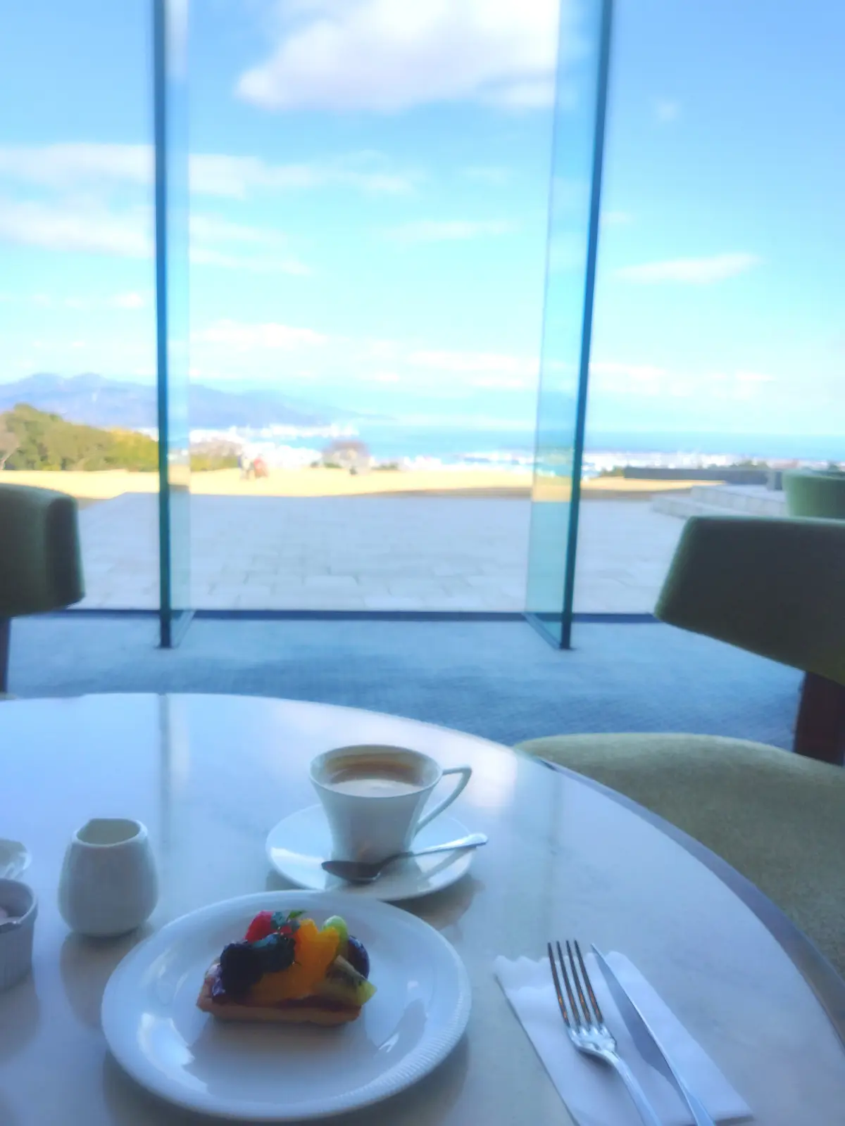 静岡、日本平ホテル、ガーデンラウンジ、ケーキセット、ホテルラウンジ、ティータイム、フルーツタルト