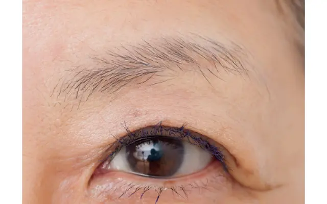 「全体的に眉毛が薄い…」50代のお悩みはグレーペンシルで解決！