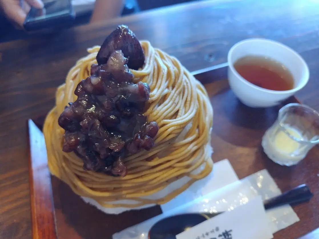 初秋限定　石餅かき氷栗　叶匠寿庵石山寺店