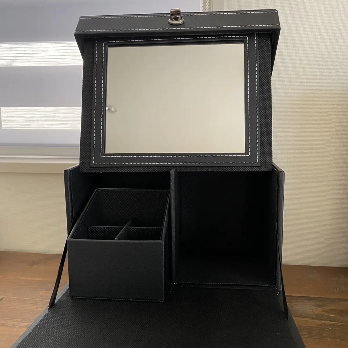 機能的でもお手頃お値段なメイクボックス見の画像_2