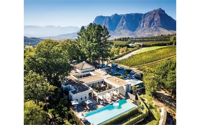 併設の「ケープ ワインランズ・リゾートホテル」ではリュクスな休日が過ごせる