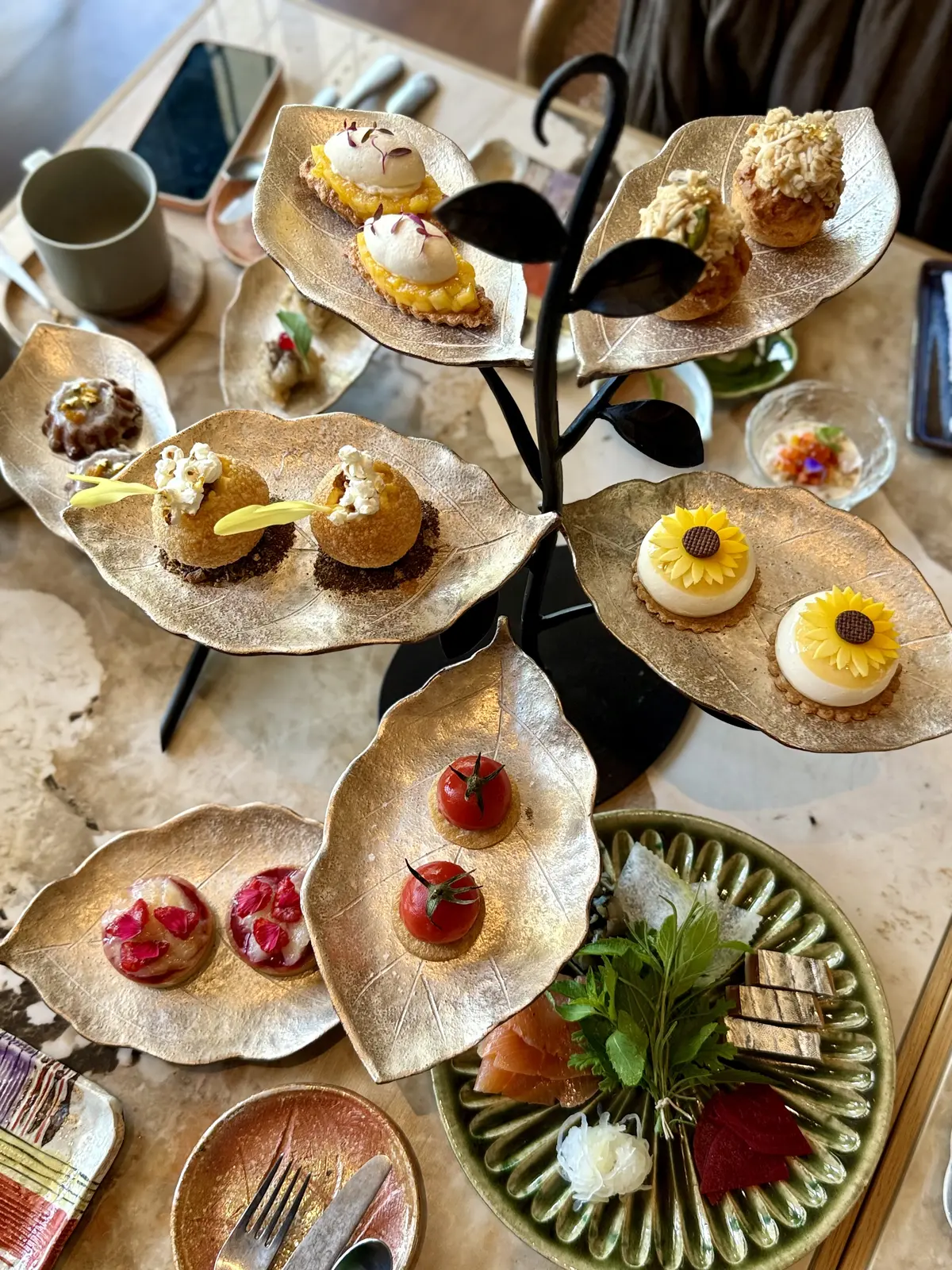 ホテル　パティーナ大阪　大阪城　P72  シグネチャーレストラン　アフタヌーンティー