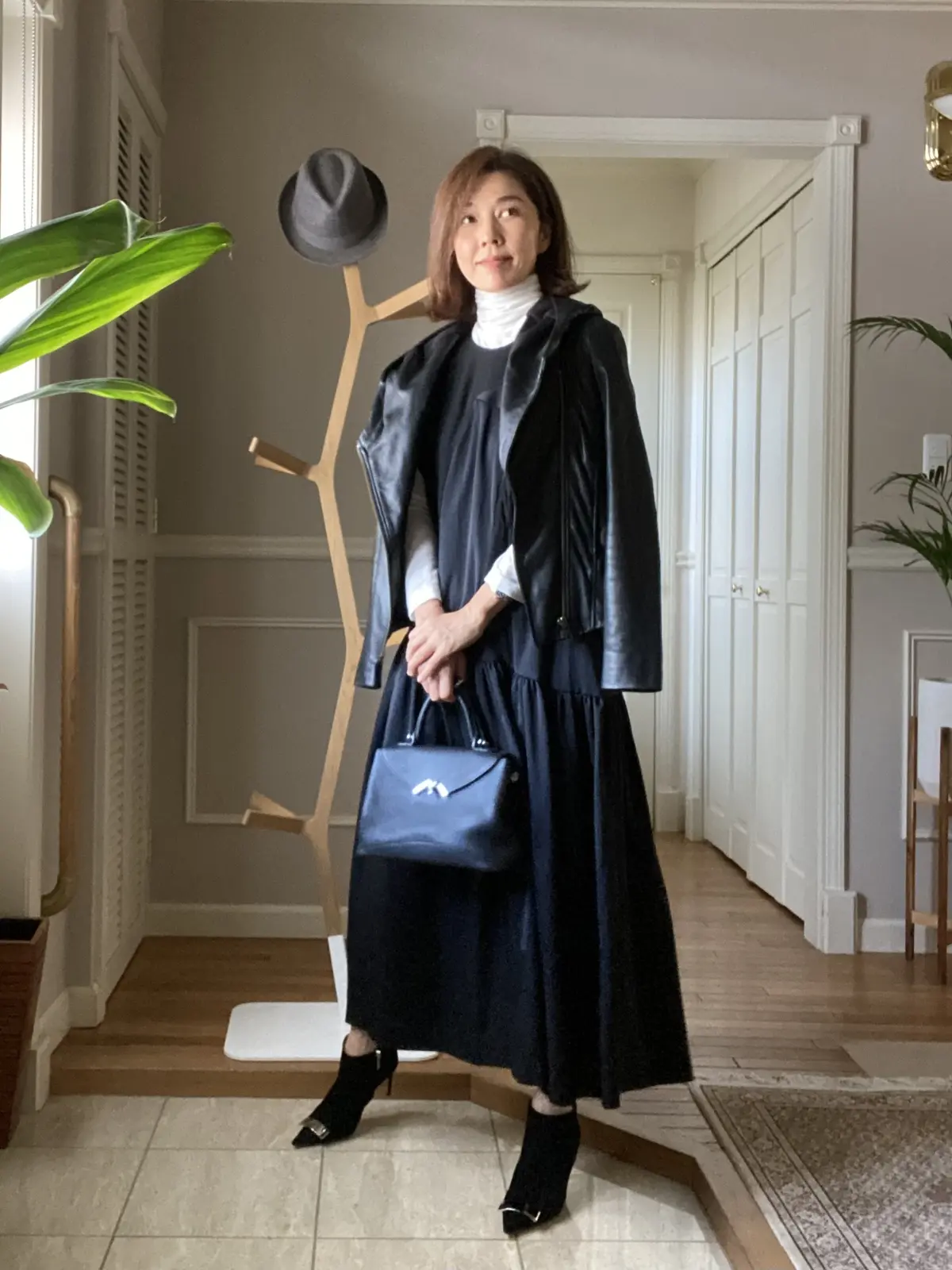 黒ワンピースのコーデの画像_1