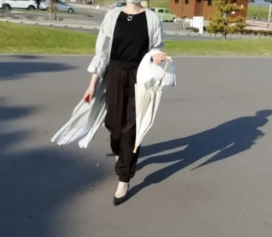 ジョガーパンツコーデで、買い物の途中、港近くの公園に寄りました。