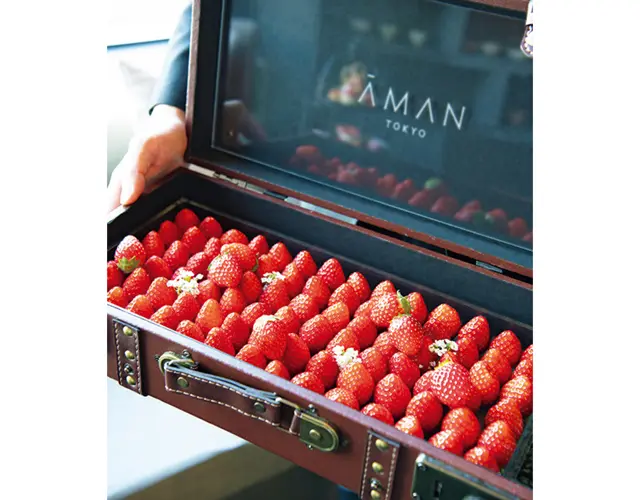 アフタヌーンティーに使われるイチゴは、まるで宝石のような美しさ