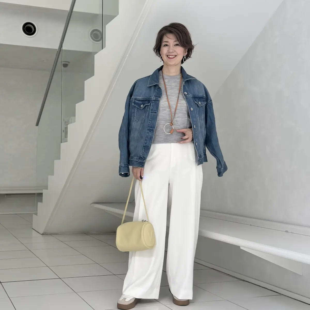 白パンツで楽しむ大人のシンプルおしゃれの画像_6