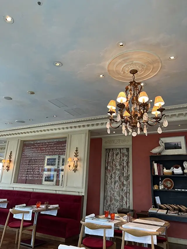 シャンデリアも素敵！