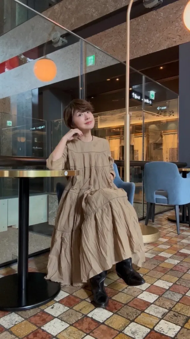 秋はモカ色のティアードワンピースで大阪満の画像_3