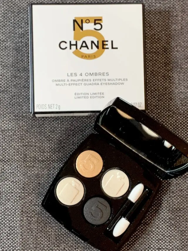 CHANEL　クリスマスコフレ　ホリデーメークアップコレクション　レキャトルオンブル　限定品　２０２１限定