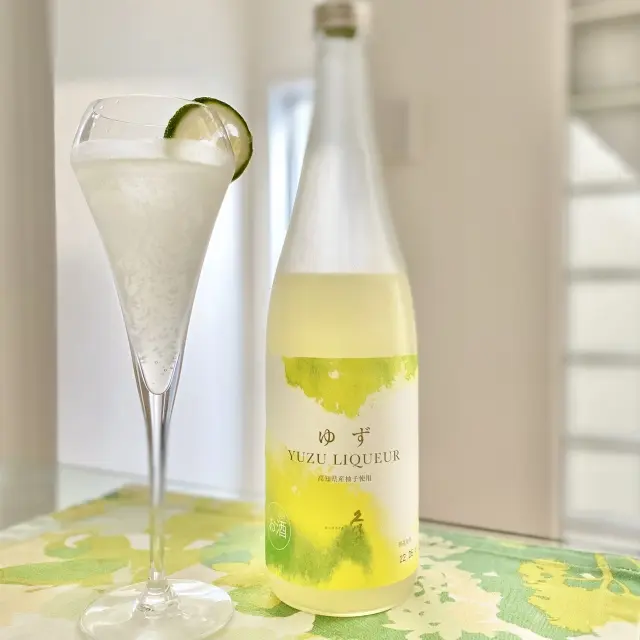 柚子リキュールとレモンと炭酸