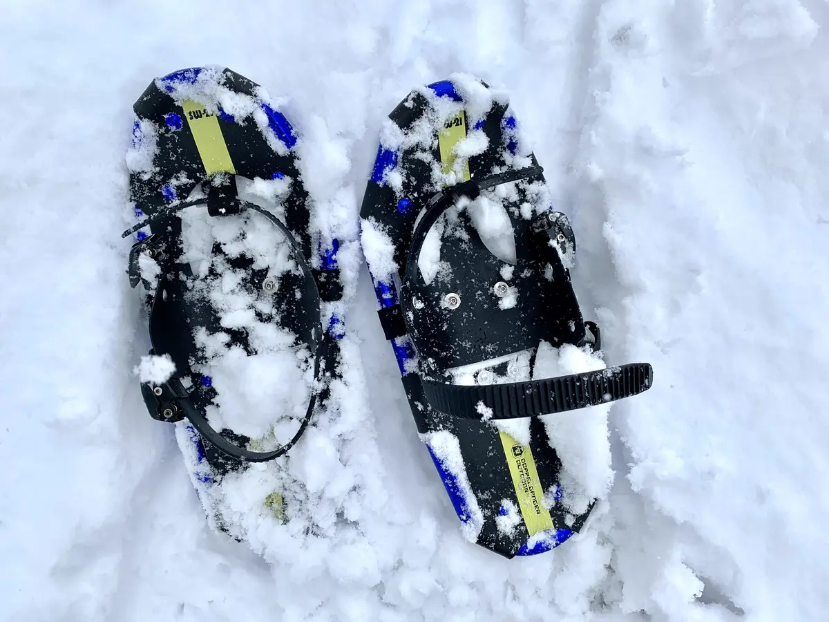 スノーシュー。現代版カンジキみたいなものでしょうか。