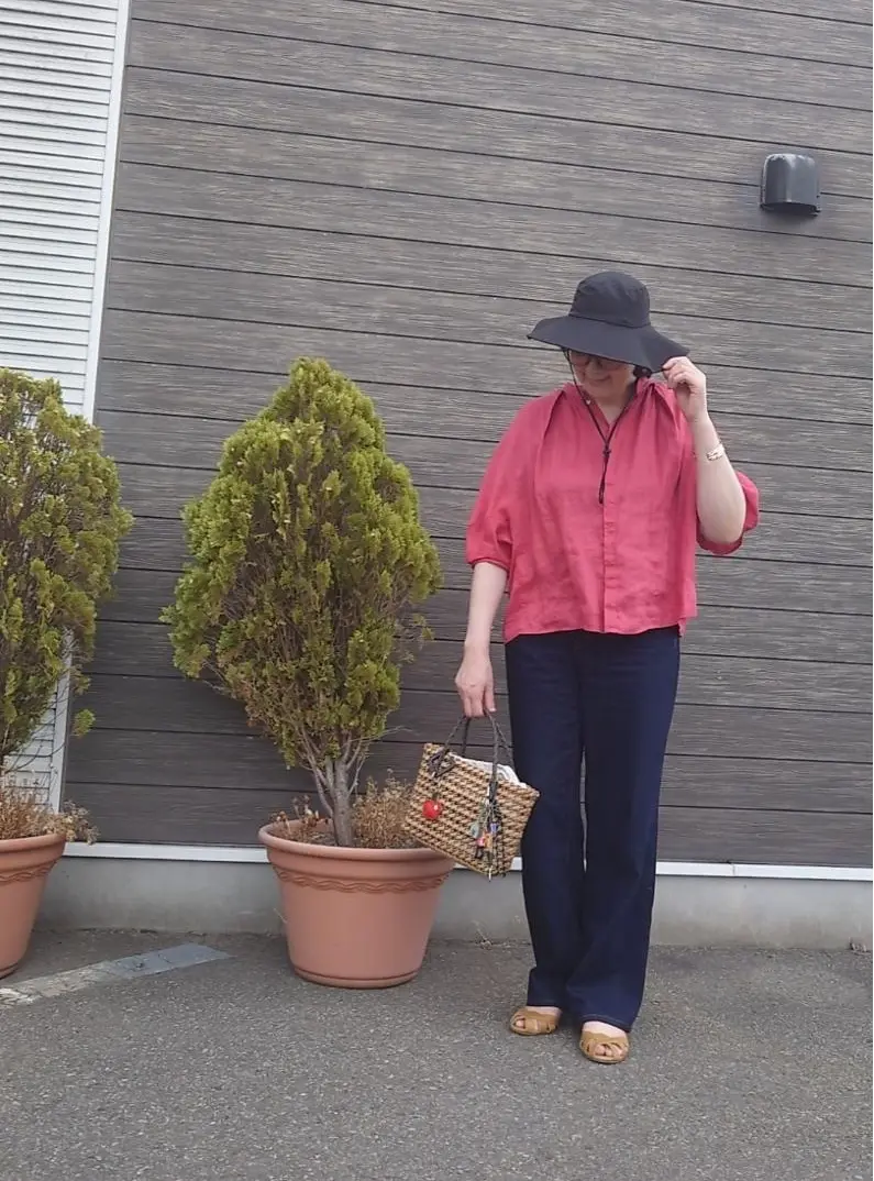 ナガハマコーヒー前の全身スナップハットあり