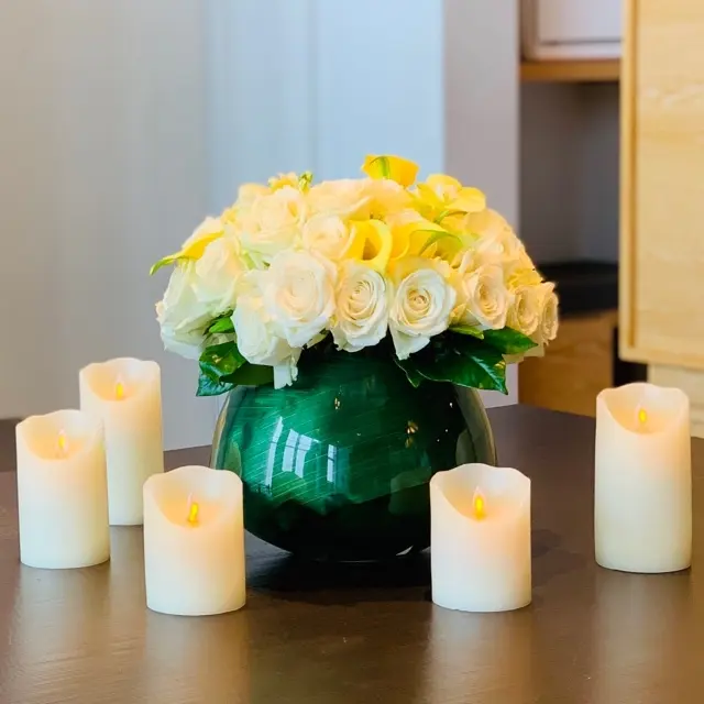 白い薔薇とキャンドル