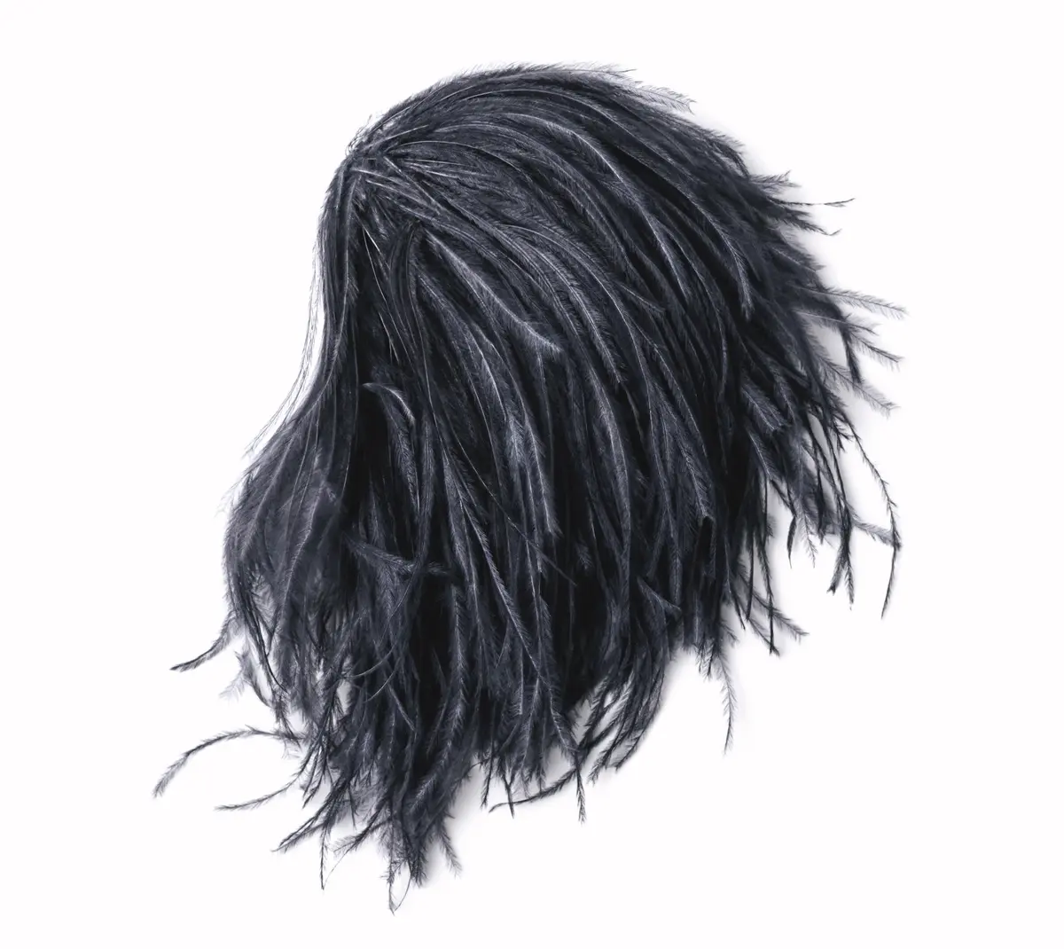 即、上級者感を盛れる 洗練シックなコサージュ　パーティ慣れした雰囲気を生むオーストリッチのコサージュ は、グレーの色みも小粋。コサージュ￥16,500／ヴェルメイユ パー イエナ 日本橋店（ヴェルメイユ パー イエナ）