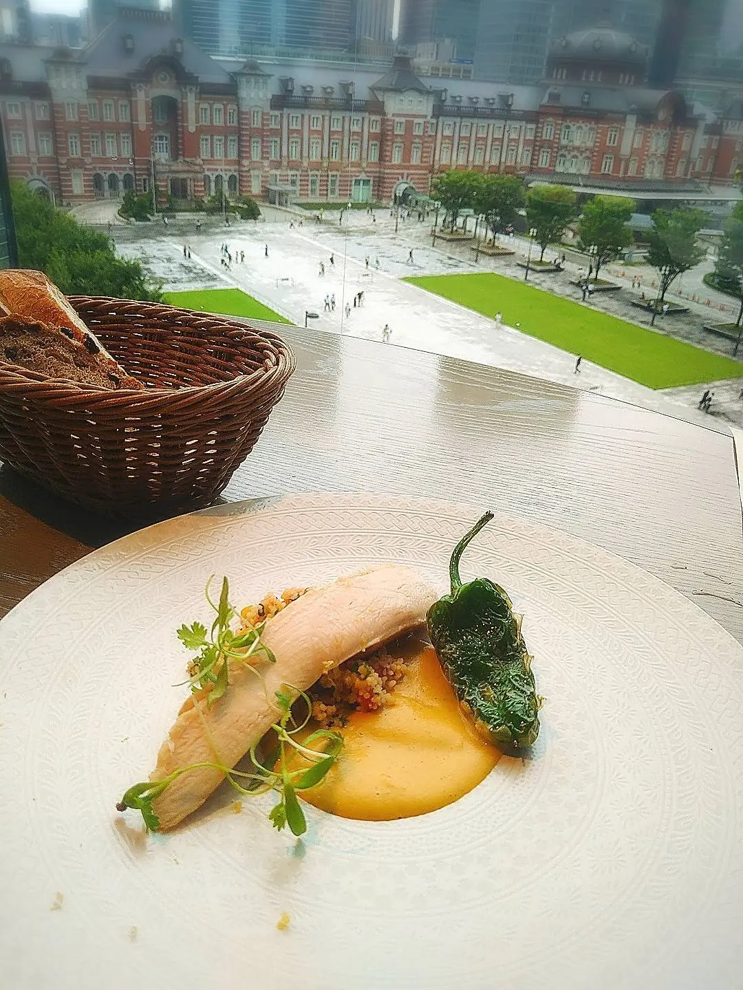 新丸ビルのメゾンバルザック、ランチコースのメイン