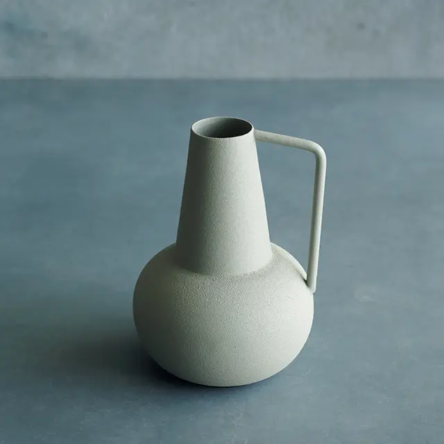 ニュアンス色のアイアンで 魅せるモダンなたたずまい