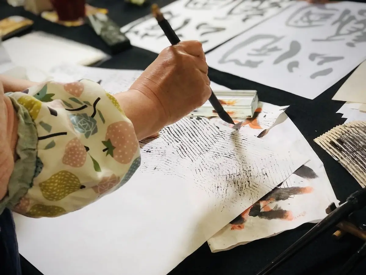 『墨象』というとっても難しいアート作品も課題です。