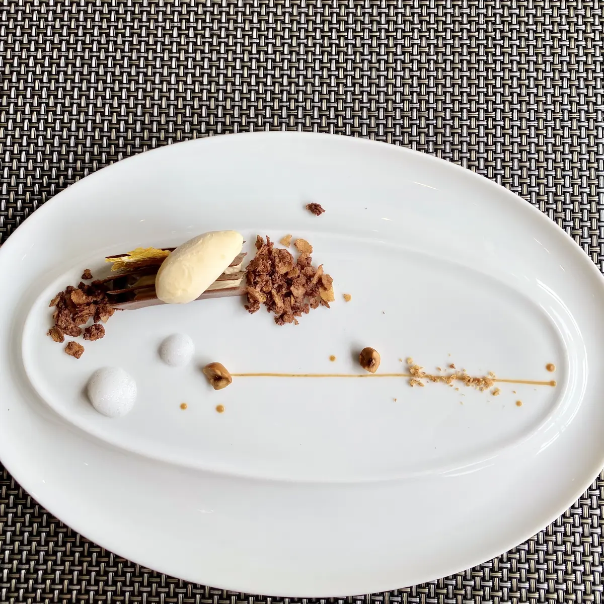 デザート　チョコレートとオレンジのケーキ