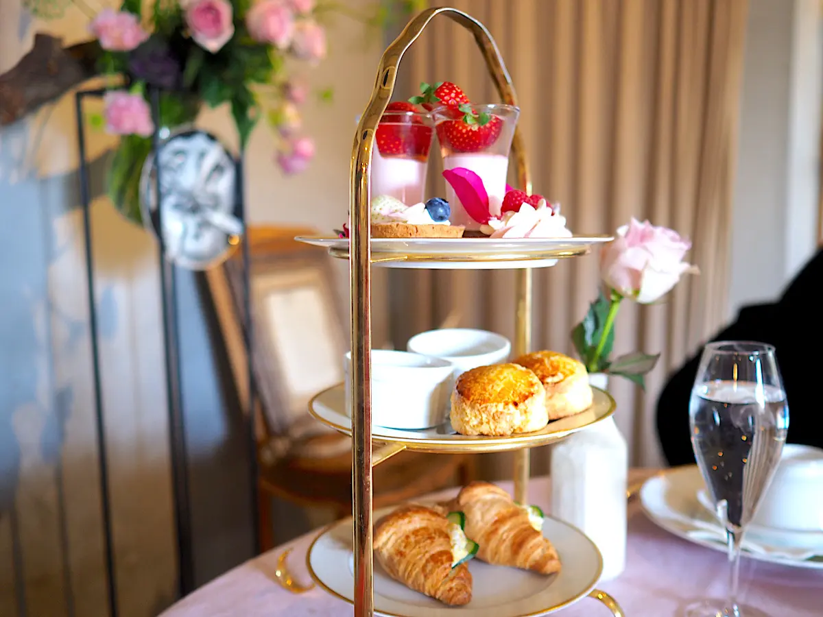 上下赤のZARAコーデで、BDay Afの画像_12