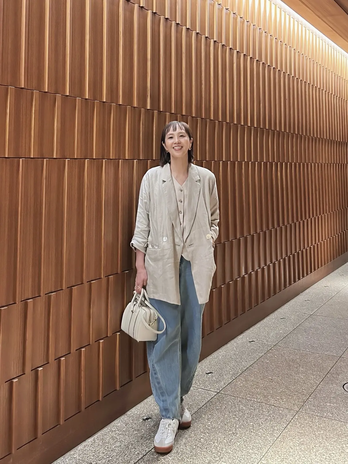 コーデの主役は麻です。麻は大人が着こなせの画像_12