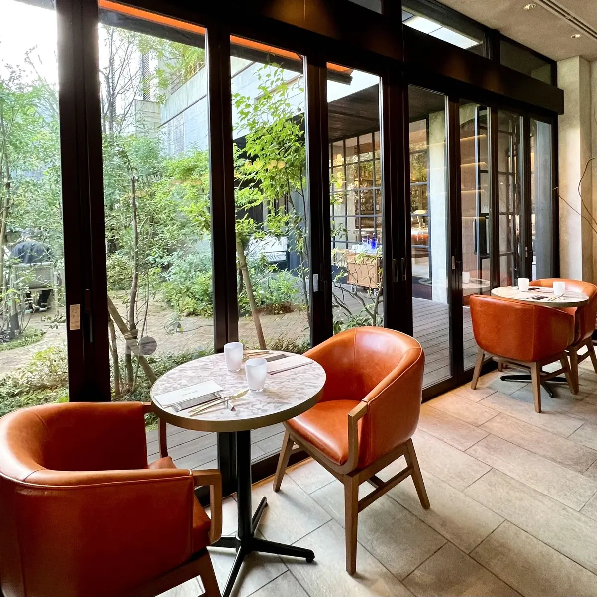 レストラン「GENTLE」店内写真、テーブル席