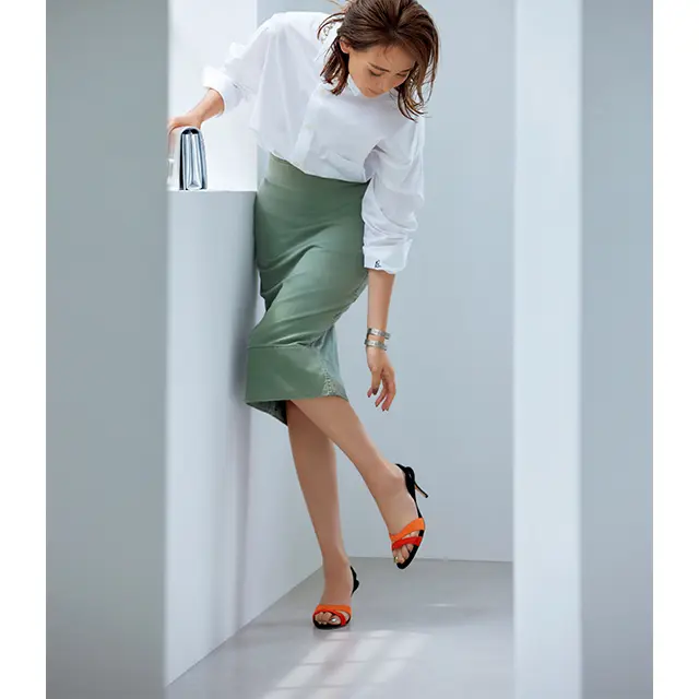 女性らしいシルエットを 鮮やか色でヘルシーに