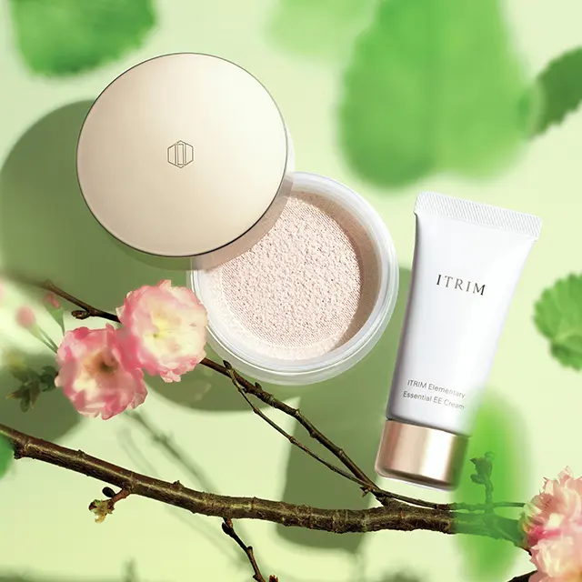 ITRIM エレメンタリー エッセンシャル EEクリーム SPF50・PA++++ 28g ￥10,000　エレメンタリー フェイスケアパウダー Oukaほか全3タイプ 各11g（3月10日発売）￥8,800