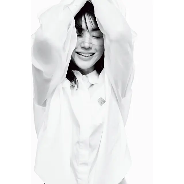 「『クリーンさ』と『モダンさ』をも ち合わせる白が好き。素材によって イメージが変わるのが楽しい」。