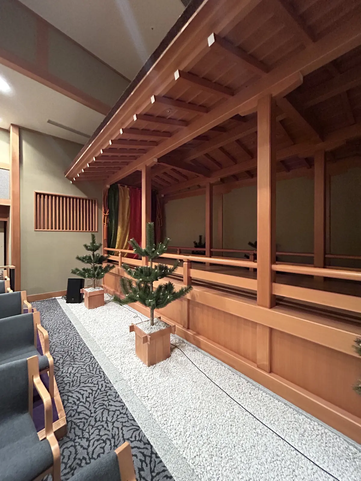 セルリアンタワー能楽堂　橋掛かり