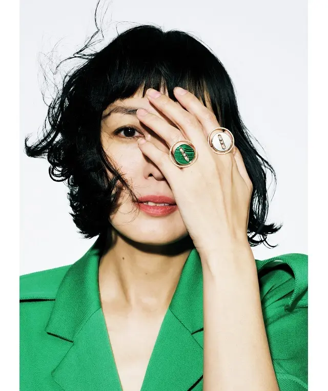 板谷由夏立ち姿